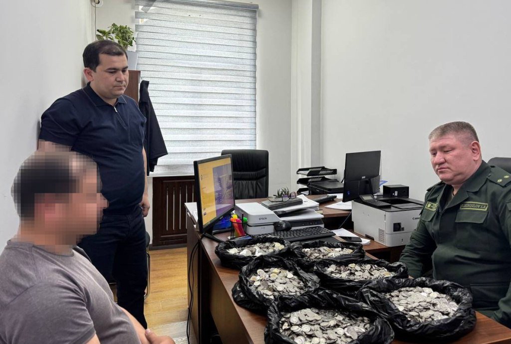 Qarzdor ota alimentini mayda tangalar bilan to’lab sobiq ayolini qiynamoqchi bo’ldi