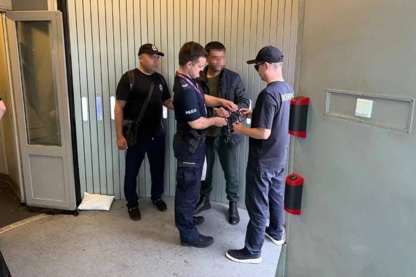 Xalqaro qidiruvda bo‘lgan o‘zbekistonlik Polshadan O‘zbekistonga ekstraditsiya qilindi