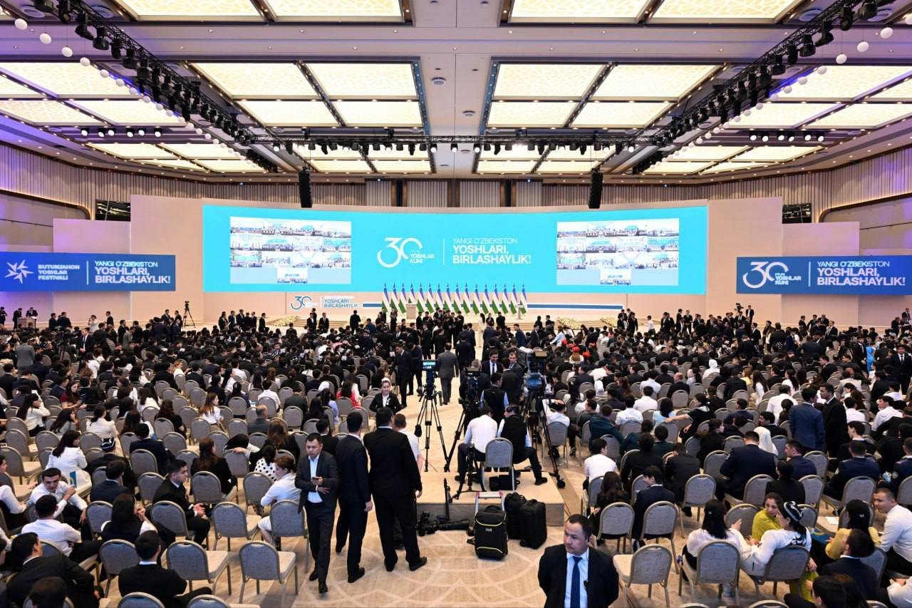 Yoshlar kuni – qarorlar kuni: Prezident Mirziyoyev yangi tashabbuslarni e’lon qilmoqda