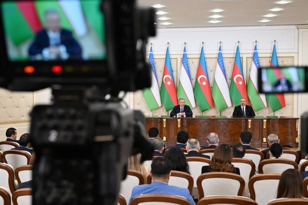 Mirziyoyev va Aliyev OAV vakillari bilan uchrashdi: strategik sheriklik yangi bosqichda