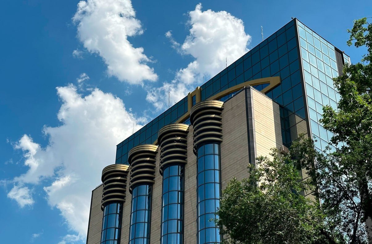 Markaziy bank uchta bankka 2,5 mlrd so‘m jarima qo‘lladi, “Hamkorbank” mijozlarga 20 mlrd so‘m qaytaradi