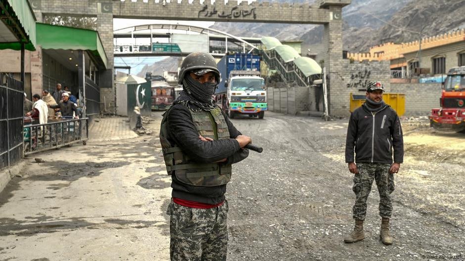 Pokiston va Afg‘oniston chegarasida qonli to‘qnashuv: yuzlab harbiylar halok bo‘ldi