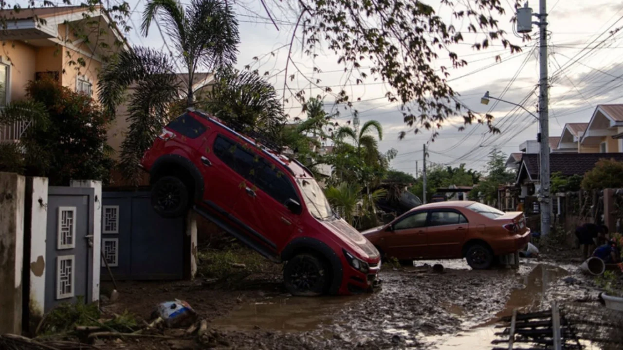 Filippinda Super Tayfun oqibatida ikki kishi halok bo‘ldi