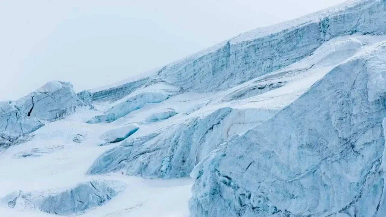 Tojikistonda Didal muzligi tog‘dan sirg‘alib tushdi — xavf ortmoqda