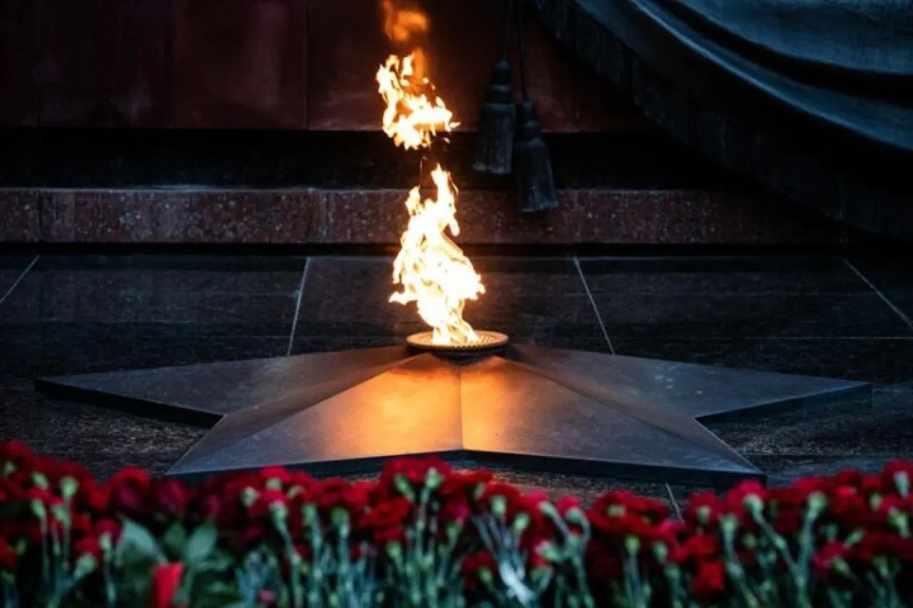 O'zbekistonlik yigit Abadiy olovni haqorat qildi