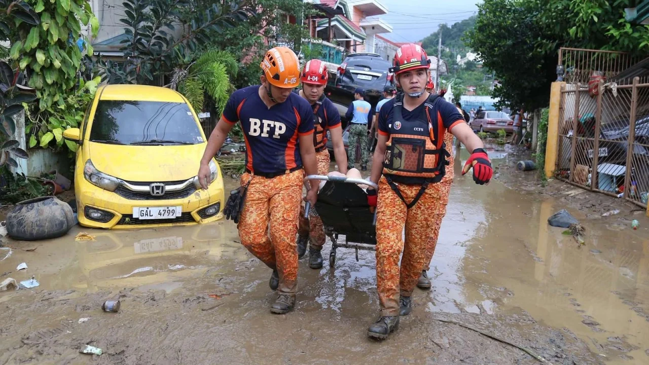 “Fung-Vong” tayfuni Filippinni titratmoqda, million odam evakuatsiya qilindi