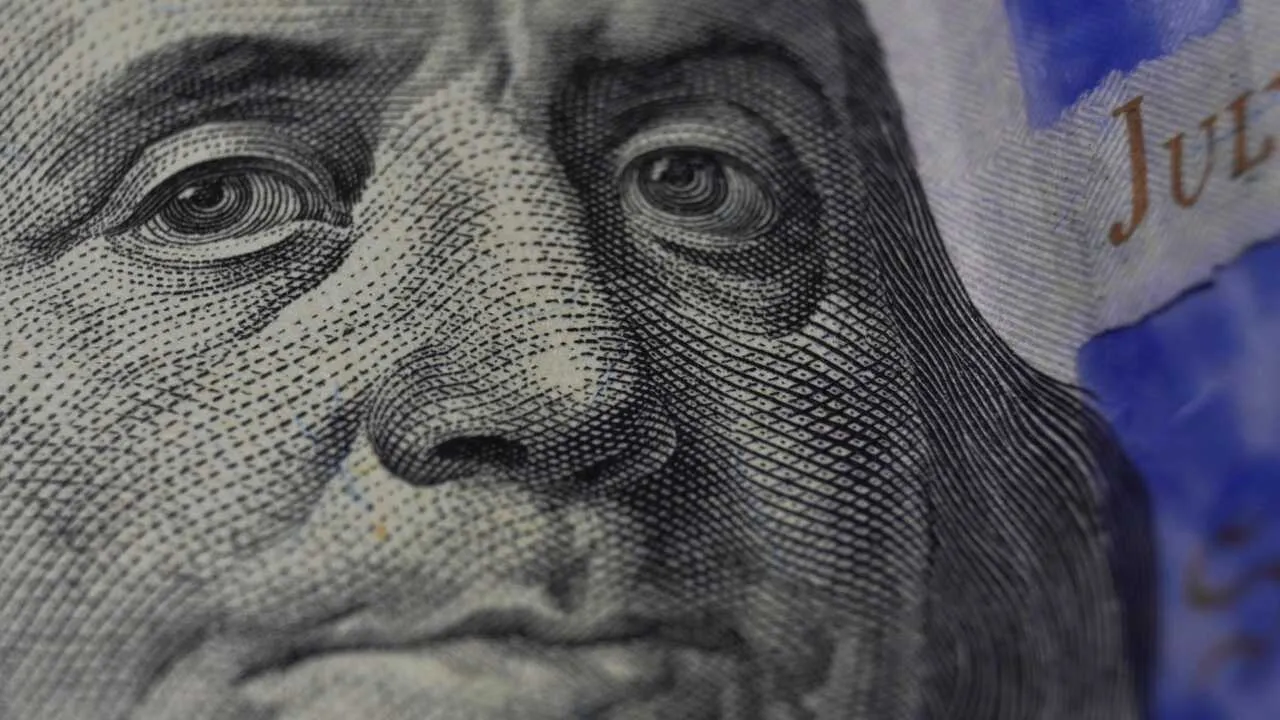 Valyuta kurslari: dollar, yevro va rubl