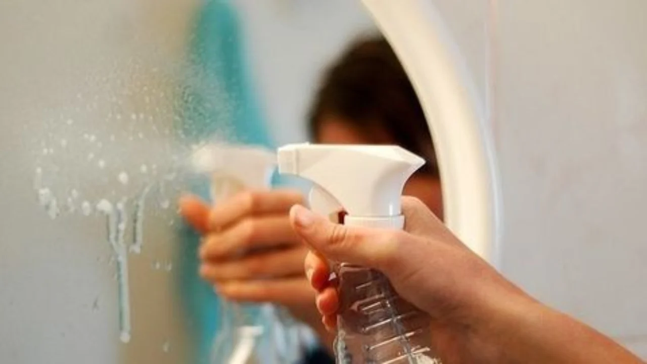 Farrosh “kir oyna”ni artdi — san’at asari barbod bo‘ldi