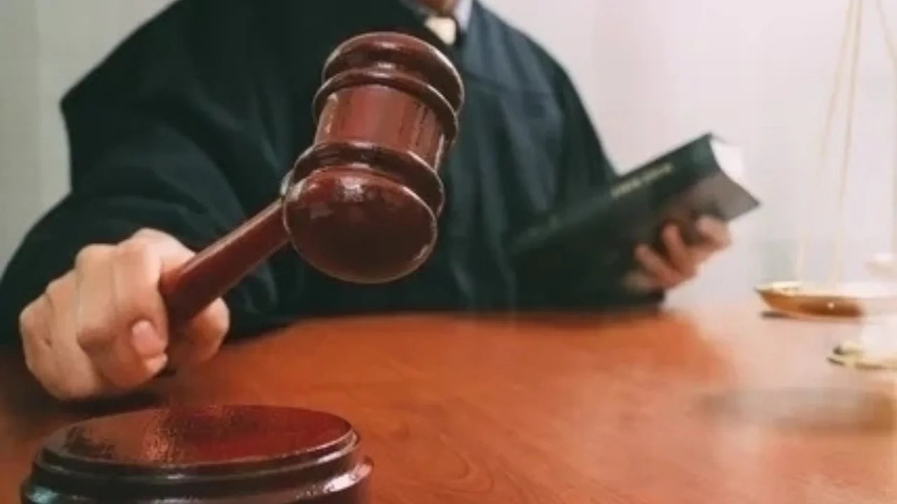 Sudya 30 ming dollar pora olgani sabab qamaldi