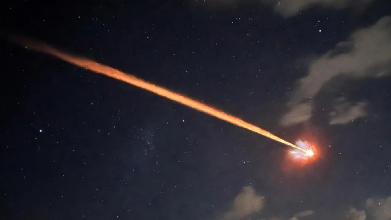 Yaqinda Moskva ustidan uchib o‘tgan tosh meteorit qanday ko‘rinishga ega?