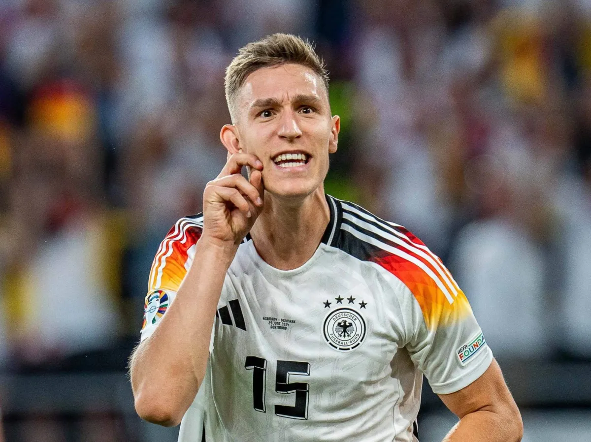 Manchester Yunayted yulduz himoyachini nishonga oldi