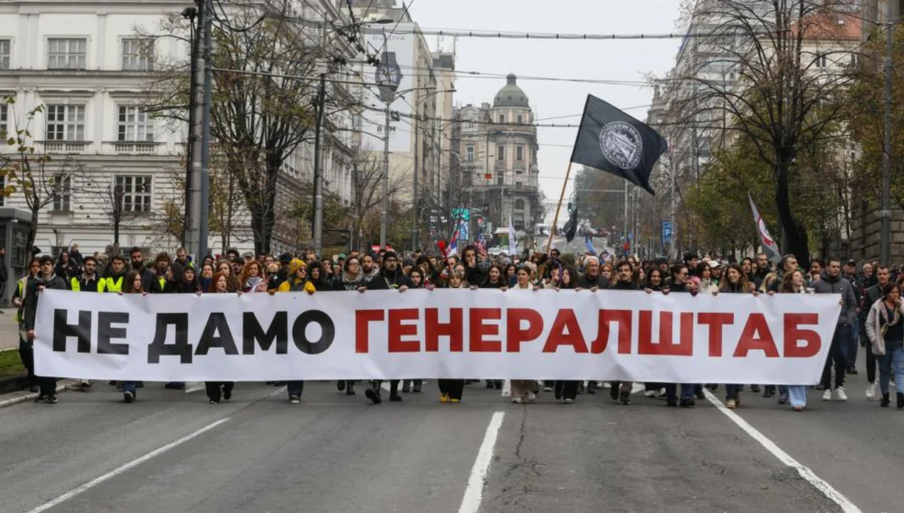 Serbiyada Tramp kuyovining qurilish rejasiga qarshi minglab odam chiqdi