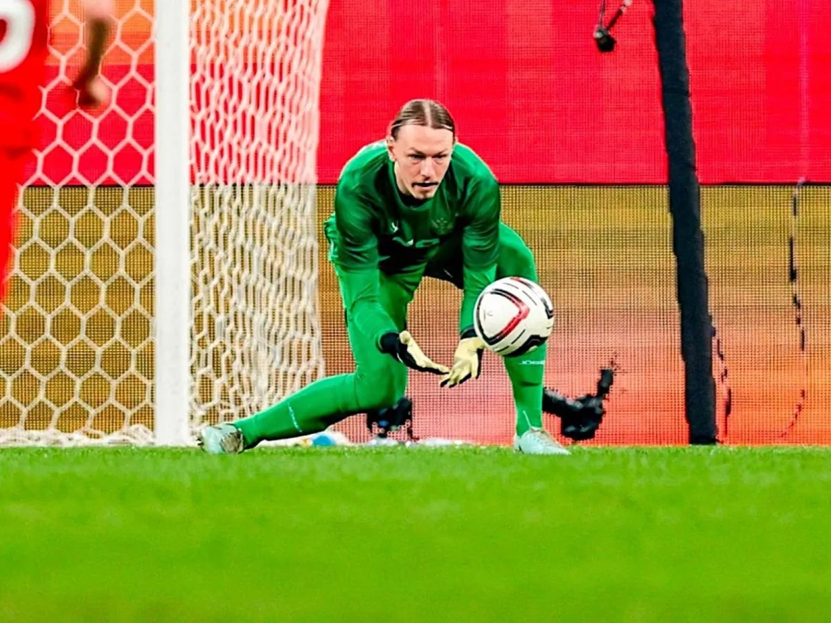 Gladilin Safonovni qo'llab-quvvatladi