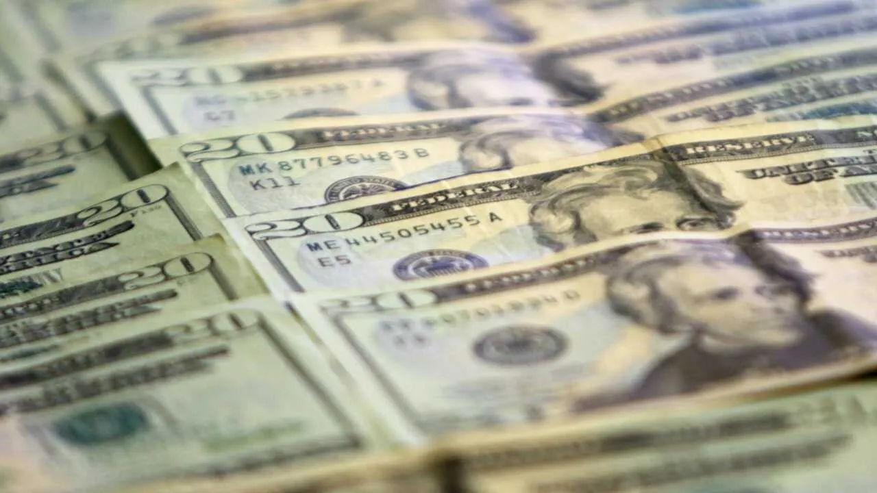 Qaysi bankda dollar va rubl arzonroq?