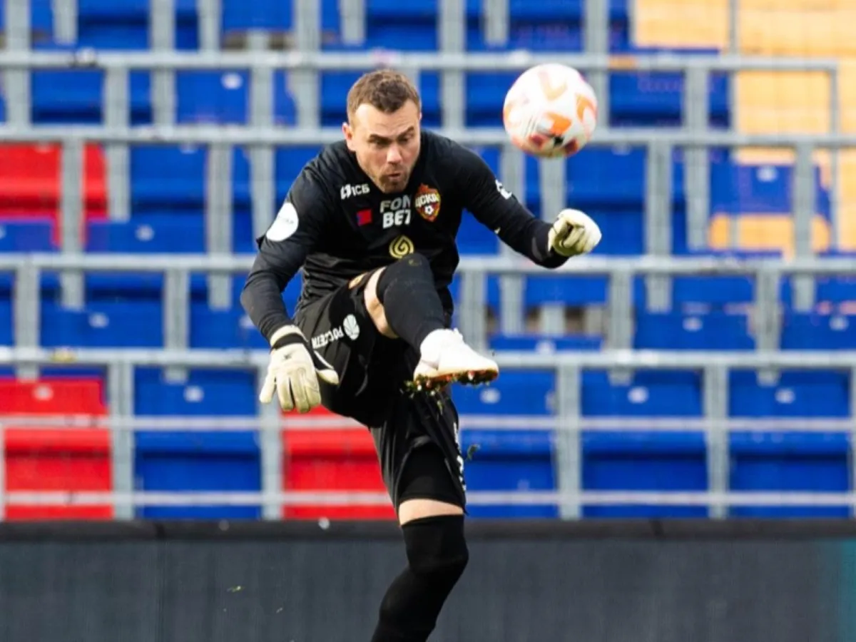 Xiddink: Akinfeyev gʻalabaga chanqoq darvozabon