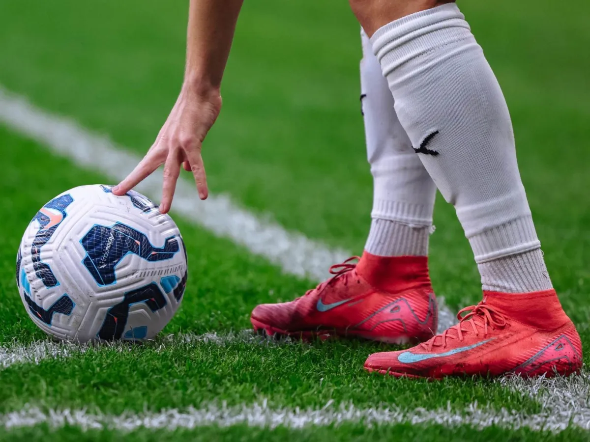 Kantonaning zamonaviy futbol haqidagi tanqidi