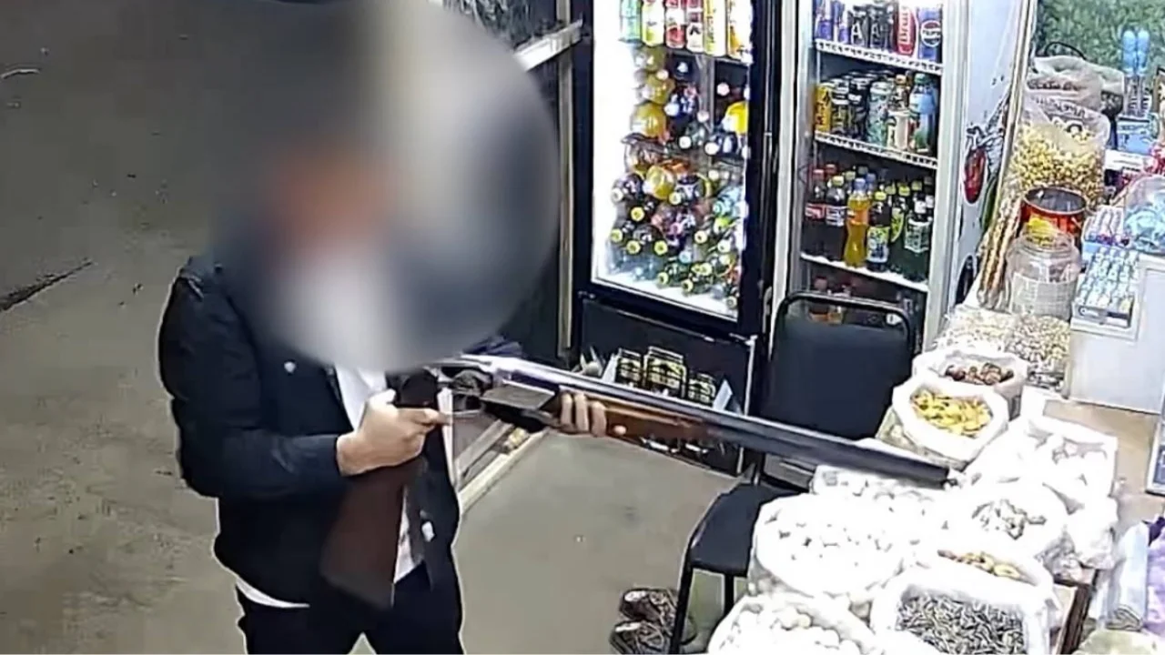 Ohangaronda sotuvchiga ov quroli bilan hujum qilgan erkak qamoqqa olindi