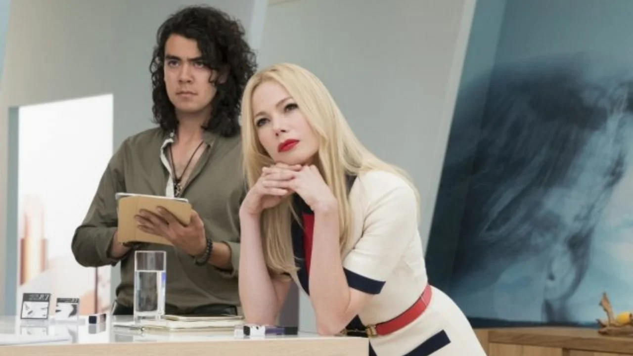 "Toshdek yuz" — hissiz mimika yangi trendga aylandi