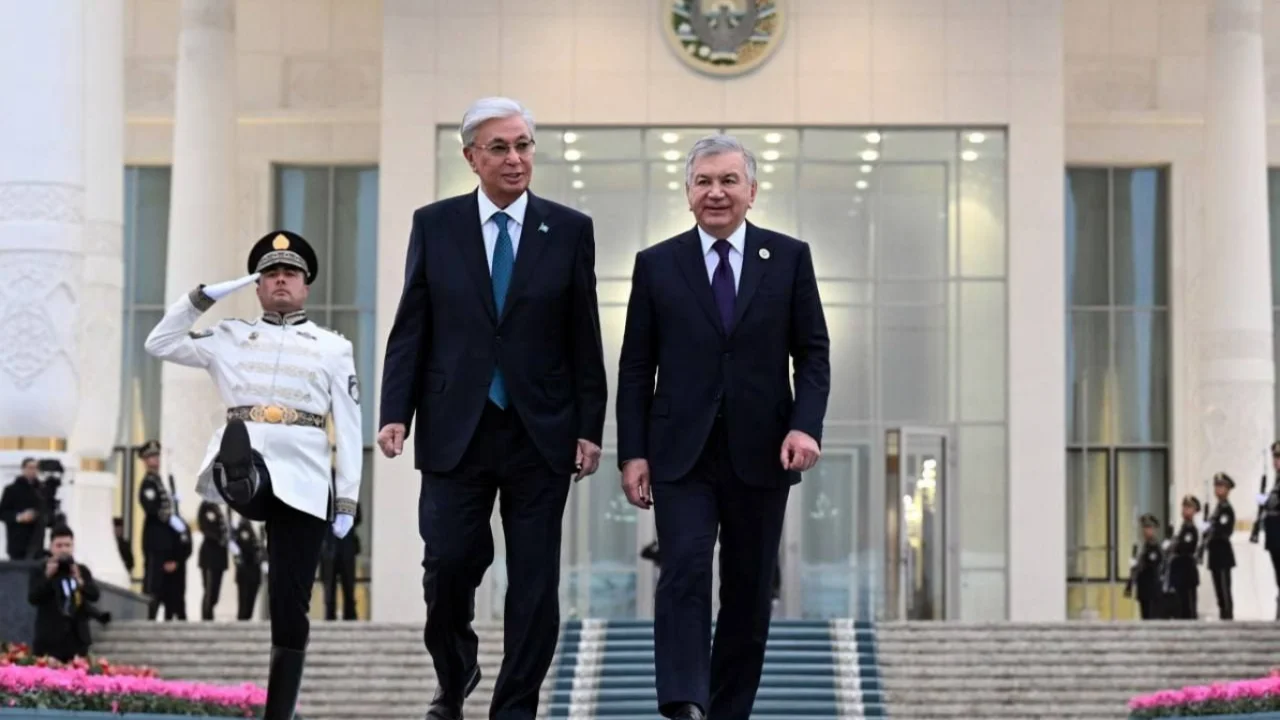 Davlat tashrifi: Mirziyoyev Toqayevni kuzatib qo‘ydi