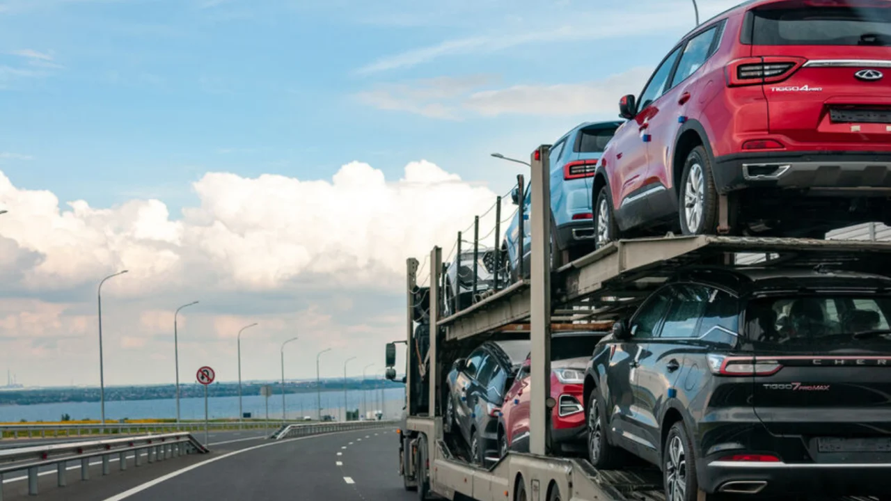 Rossiya chegarasida import yuk mashinalari to‘plandi