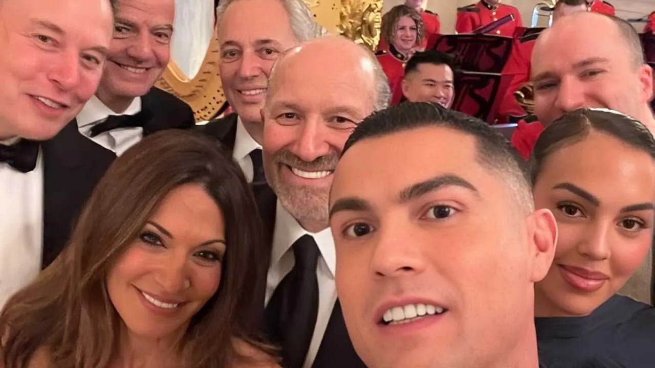 Ronaldu Oq uyda selfi qildi