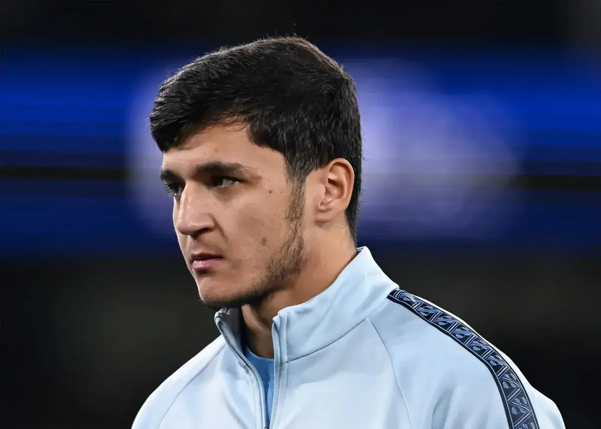 “Manchester Siti” o‘ng qanoti uchun kurash: Husanov oldida jiddiy sinov