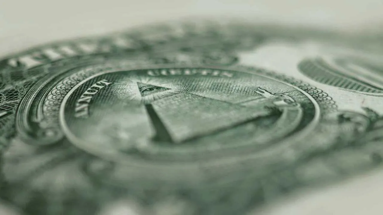 Markaziy bank dollarning rasmiy kursini oshirdi