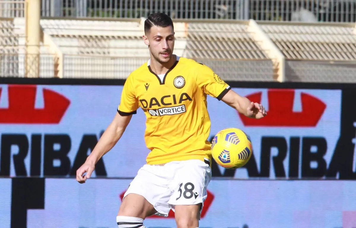 Udineze soxta daromadda ayblandi