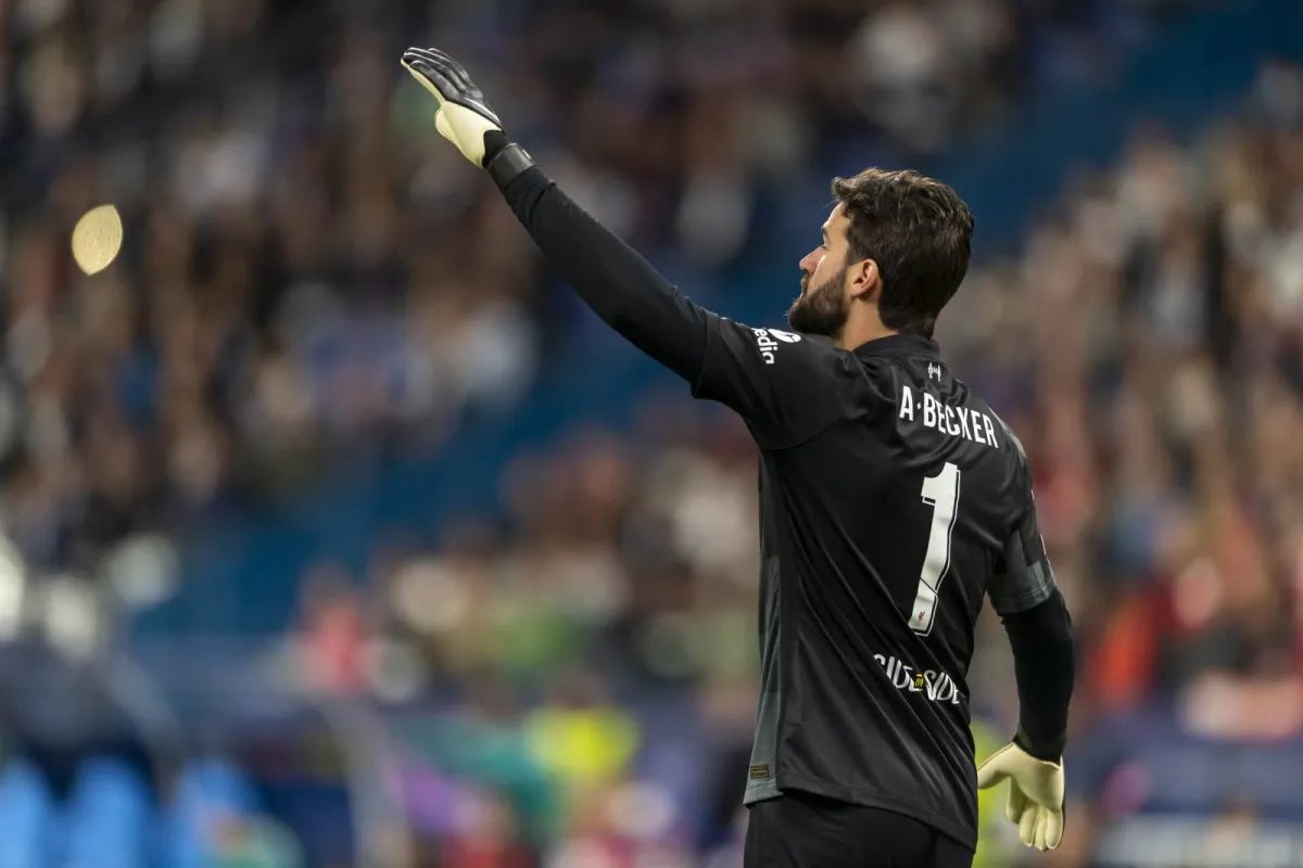 Alisson maydonga qaytmoqda