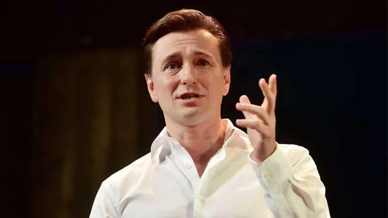 “Rahmat” emas, “Raxmet”: Qudratxo‘ja Bezrukovni tanqid qildi