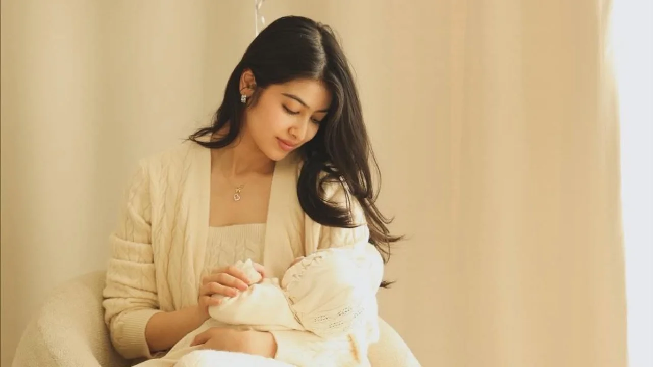 Feruza Yusupova qizalog‘i Shamsiya bilan 2 oylik quvonchini bo‘lishdi