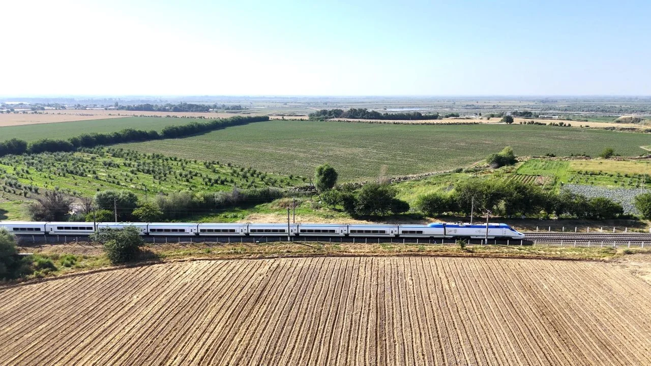 O‘zbekiston tezlikka o‘tmoqda: Toshkent-Samarqand 1,5 soatga qisqaradi!