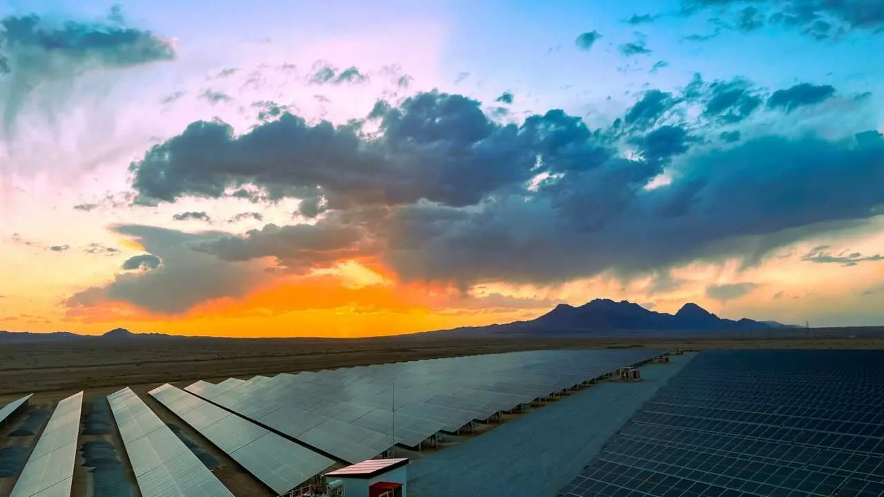 O‘zbekistonda qayta tiklanuvchi energiya ulushi 54% bo‘ladi