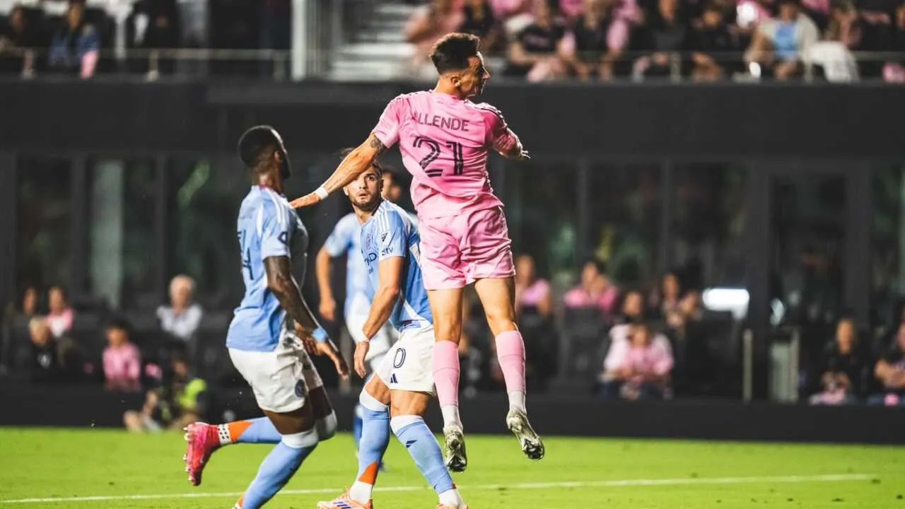 Messi rekord o'rnatdi, Allende xet-trik qildi