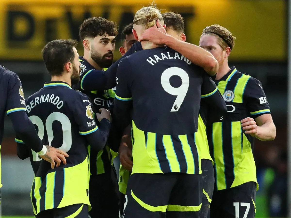 Manchester Siti Londonda gʻalaba qozondi, Holand rekord oʻrnatdi