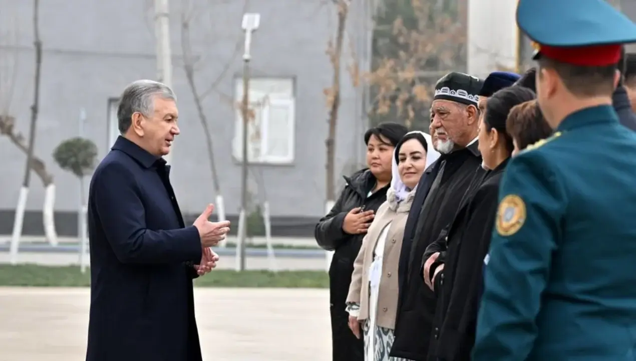 Shavkat Mirziyoyev Bo‘ston mahallasi aholisi bilan uchrashdi