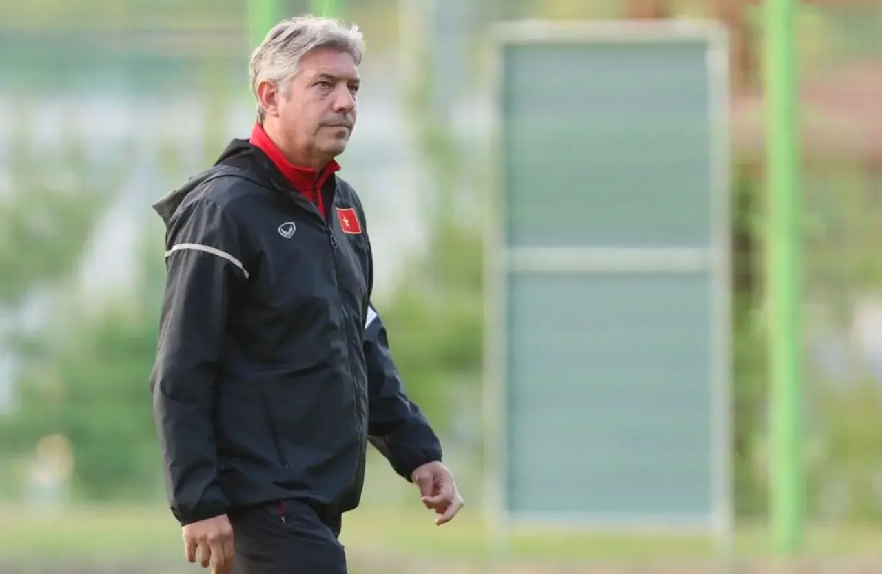 O‘zbekiston terma jamoasi sobiq bosh murabbiyi "Neftchi" klubida...