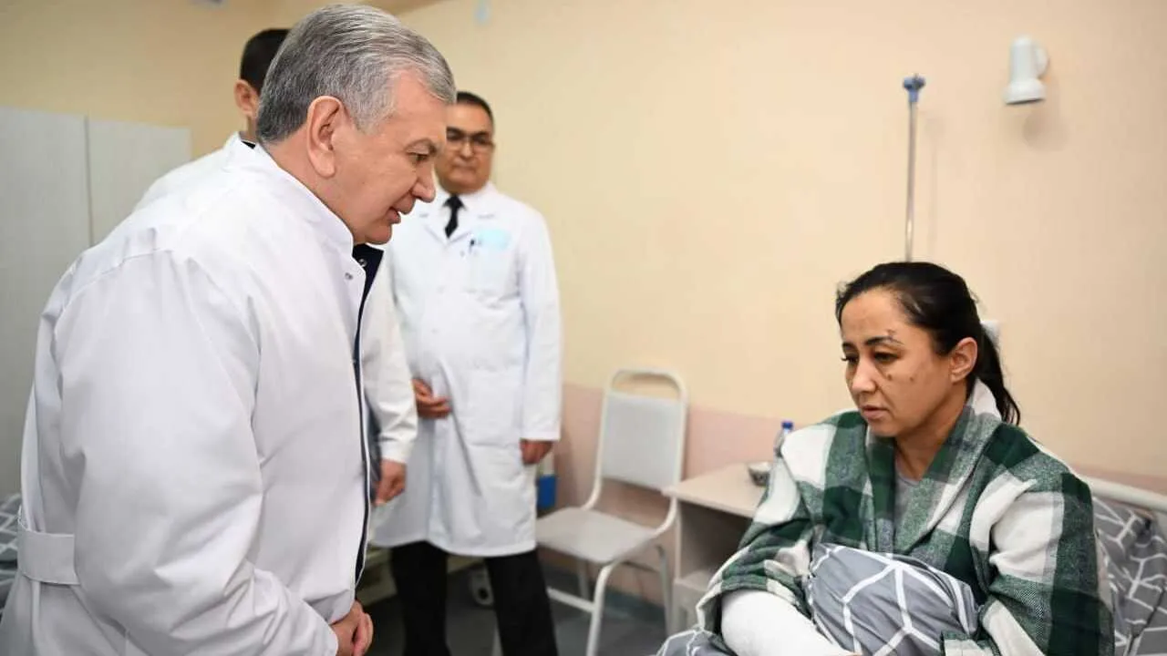 Shavkat Mirziyoyev Gulistondagi portlash qurbonlarini ziyorat qildi