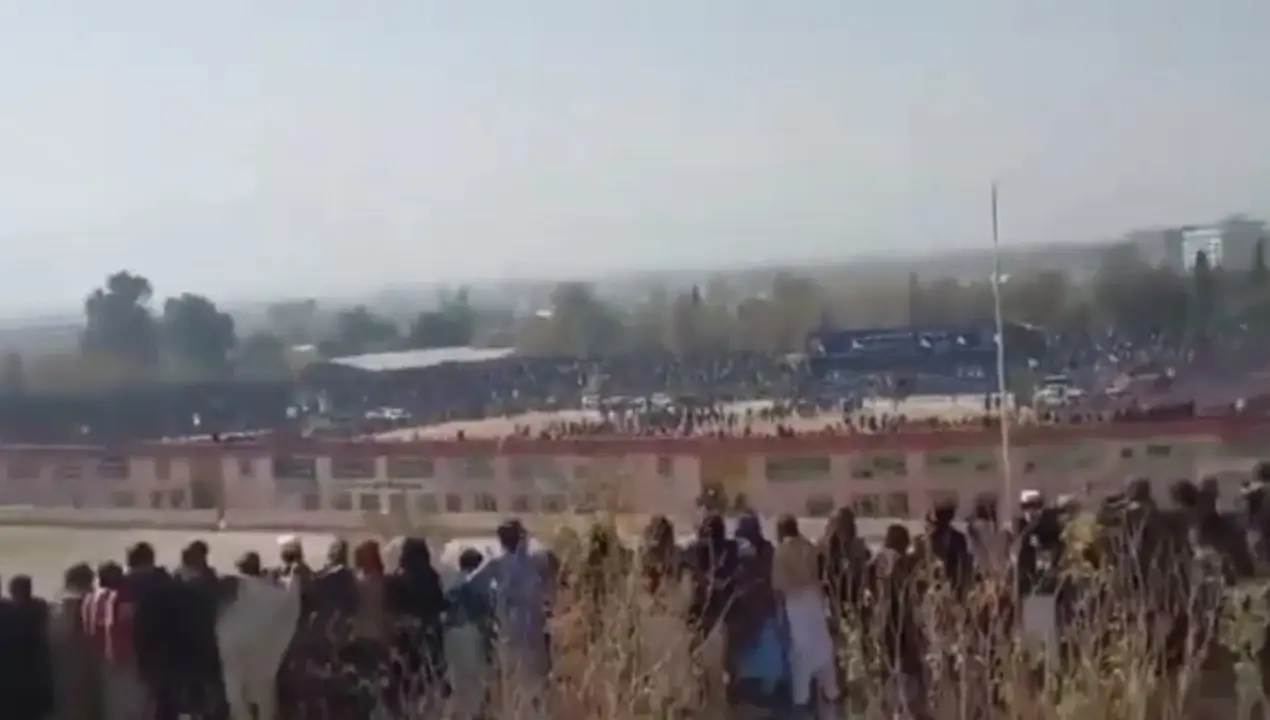 Ommaviy qatl: 13 yoshli bola qarindoshlarini o‘ldirgan jinoyatchini qatl qildi (video)