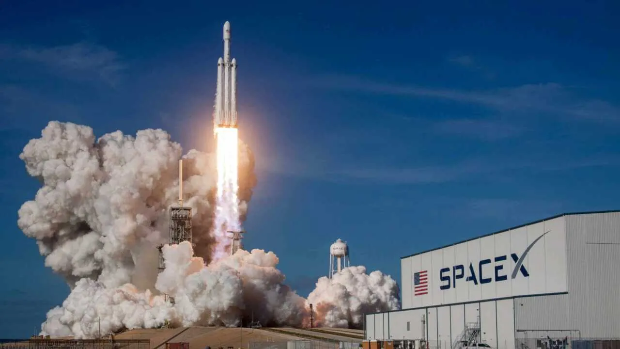 SpaceX IPO orqali $1,5 trillionga baholandi