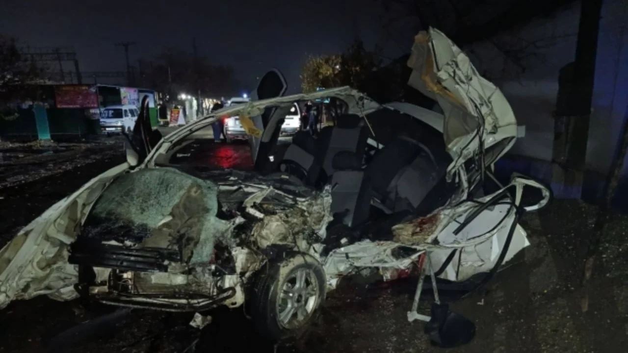 Jizzaxda Nexia va Kamaz to‘qnashuvi natijasida yosh yigit vafot etdi