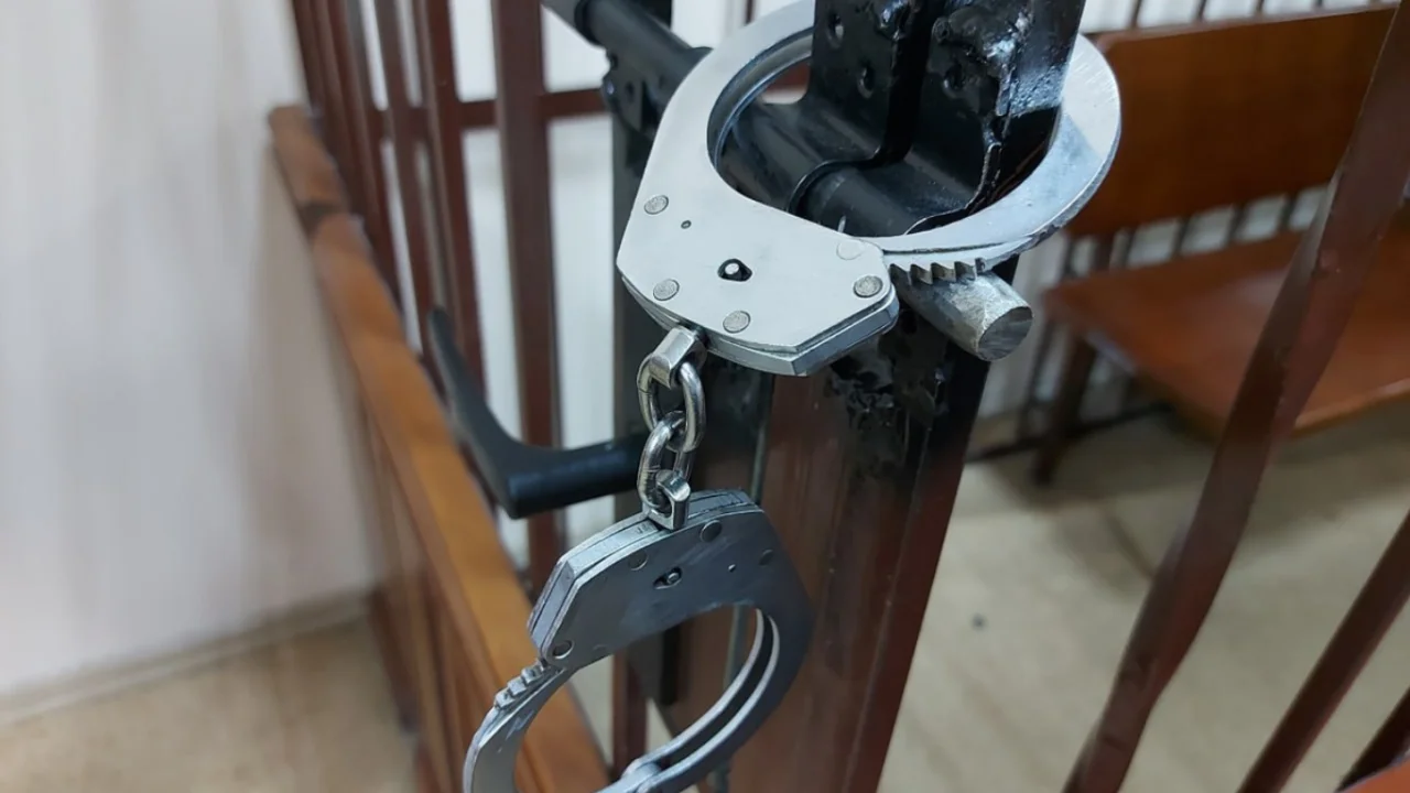 Toshkentda onasini urib-tepib o‘ldirgan erkakka 15 yil berildi