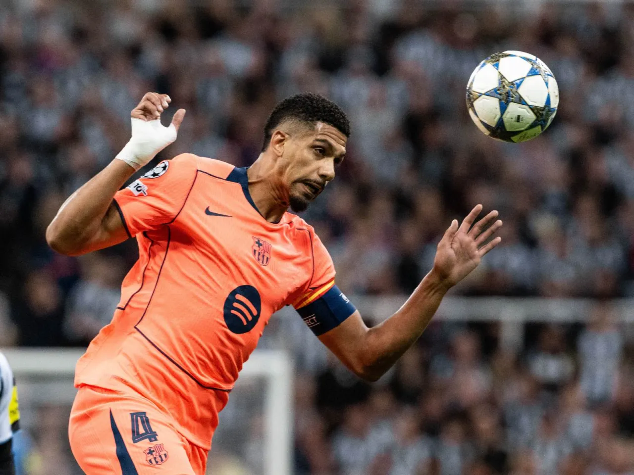 Ronald Arauxo holati futbolchilarga bosim qanchalik og'irligini ko'rsatdi