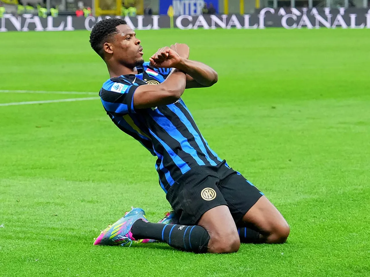 Inter himoyachisi Denzel Dyumfris uzoq muddat safdan chiqdi