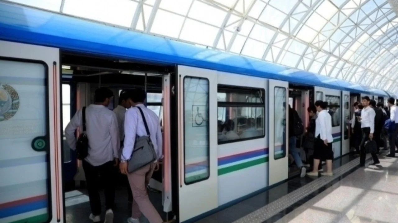 Yo‘lovchi harakati sabab metro poyezdi eshiklari ishdan chiqdi