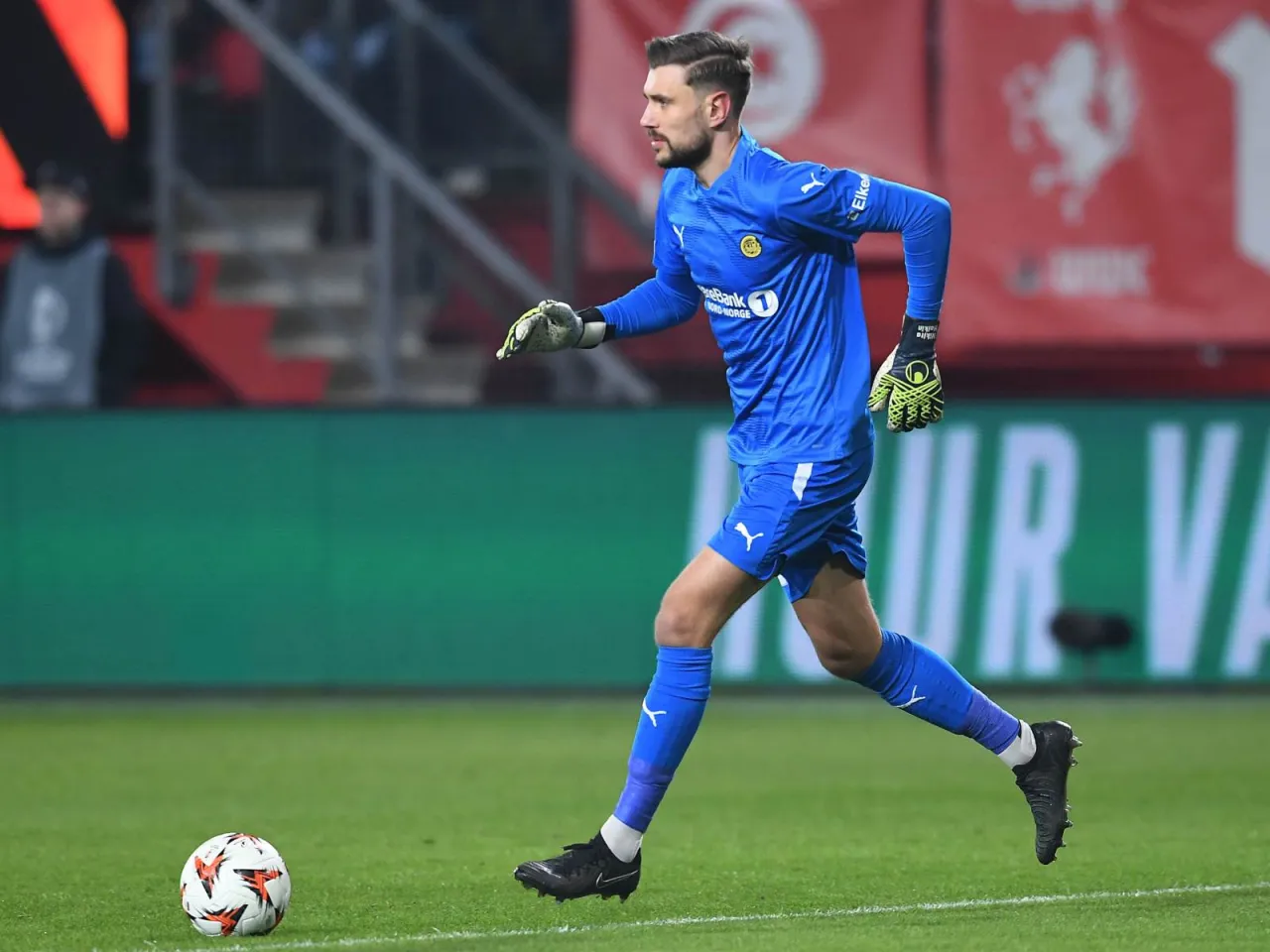 Nikita Xaykin Chempionlar ligasida seyvlar bo‘yicha yetakchilik qilmoqda