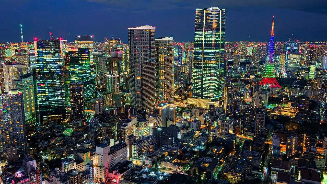 Tokio minorasi O'zbekiston bayrog'i ranglari bilan yoritildi