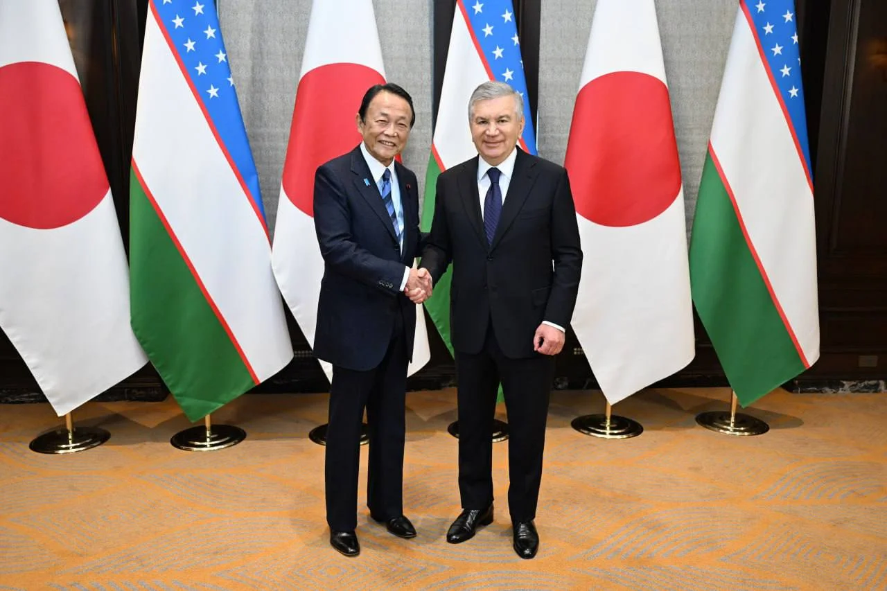 Shavkat Mirziyoyev Yaponiya parlamenti do‘stlik ligasi rahbari Taro Aso bilan uchrashdi
