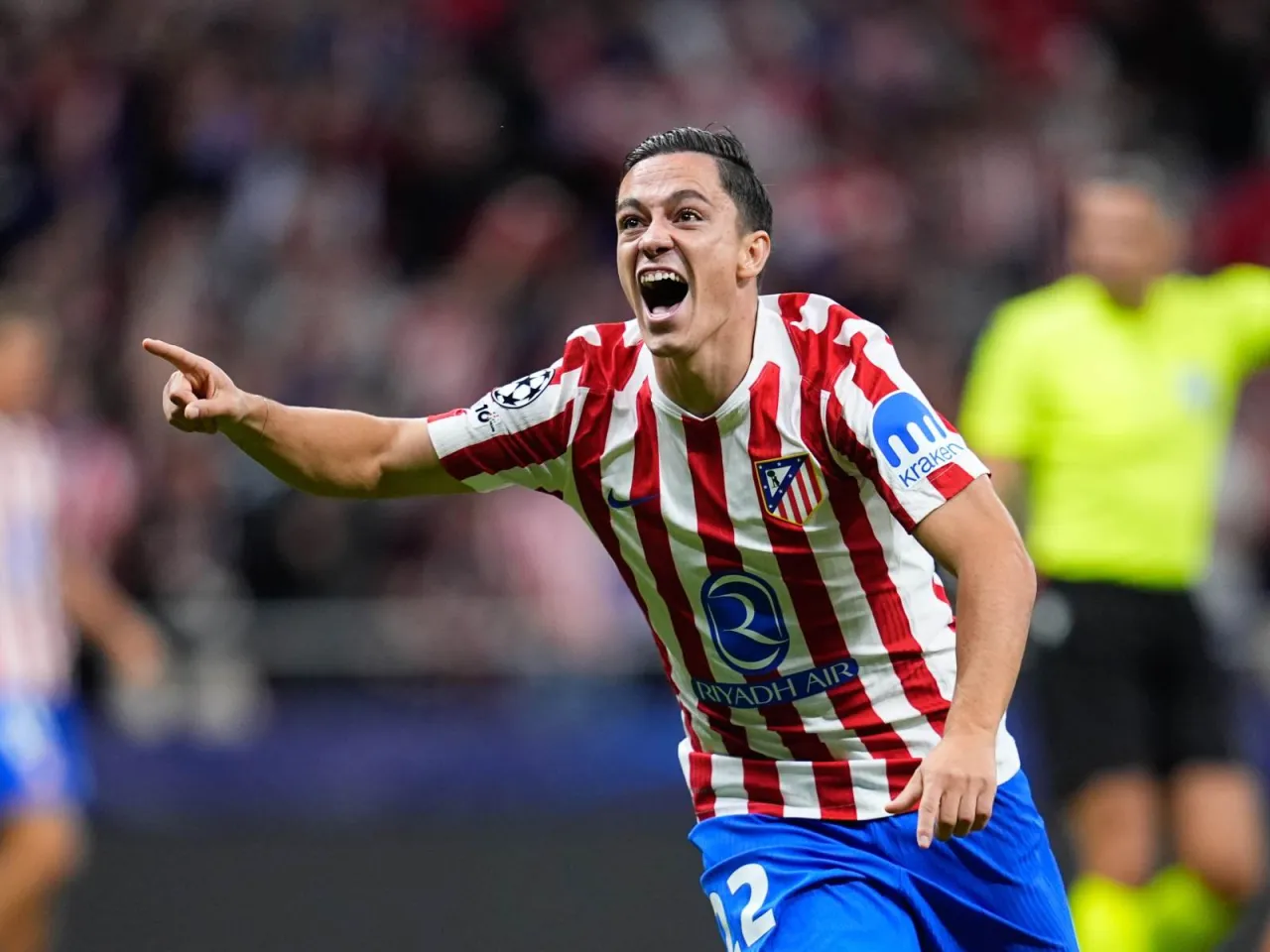 Roma Atletiko hujumchisi Jyakomo Raspadorini kuzatmoqda