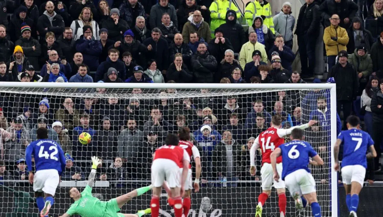 Gyokeresh penaltisi «Arsenal»ni peshqadamlikka qaytardi, intriga avjida (video)